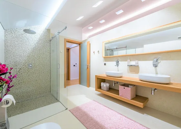 Dazzling Lozica 5 Bedrooms Pasija Steam Вилла *